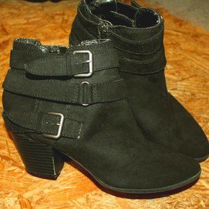Heeled black booties